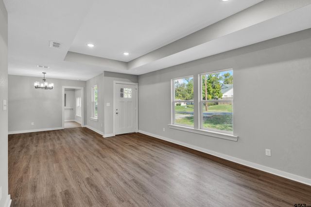 1448 Crescent Dr, Tyler, TX 75702