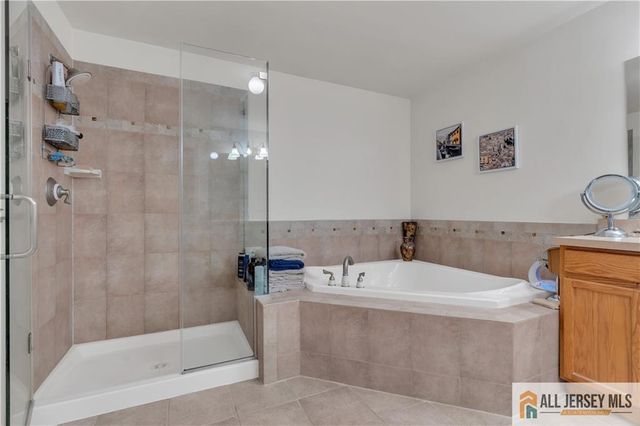 7 Duchess Drive, Monroe, NJ 08831