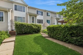 49 S Treehouse Lane 49, Round Lake, IL 60073