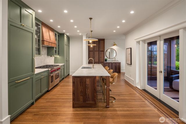 740 22nd Avenue E, Seattle, WA 98112