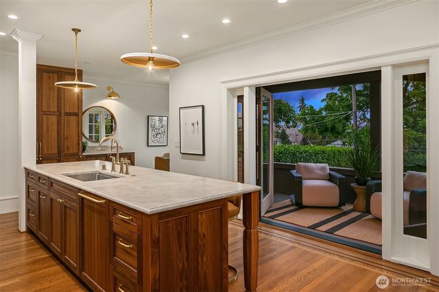 740 22nd Avenue E, Seattle, WA 98112