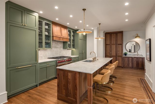 740 22nd Avenue E, Seattle, WA 98112