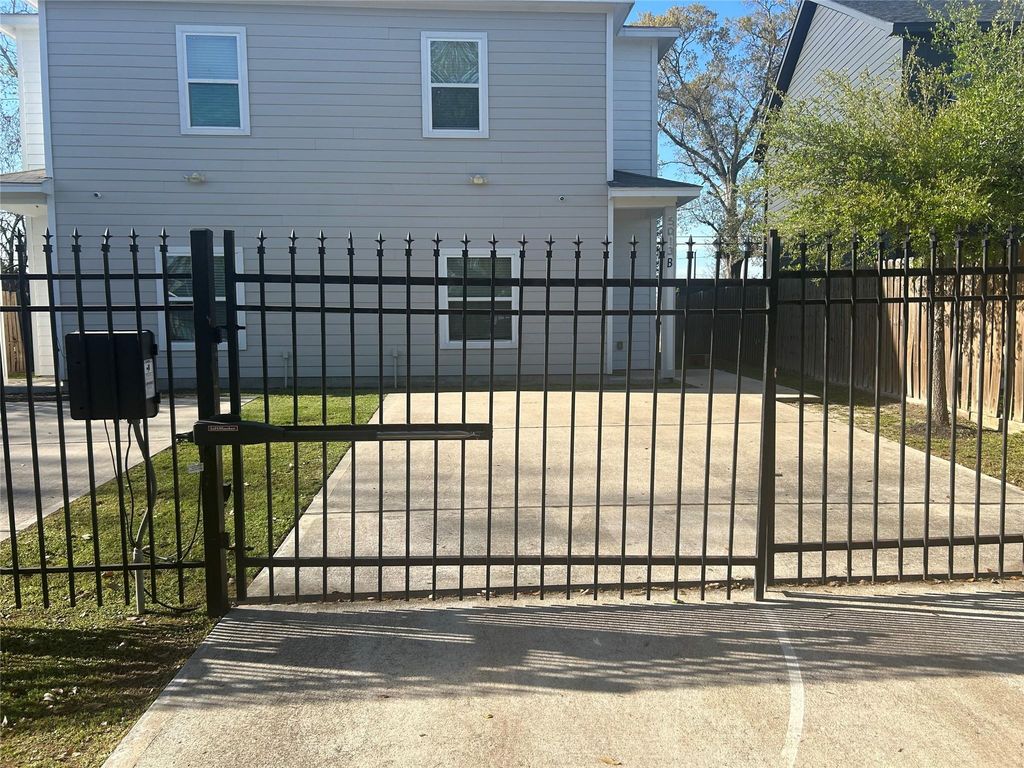 5013 Rapido Road A, Houston, TX 77033