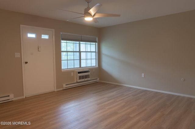 106C Edinburgh Lane, Lakewood, NJ 08701