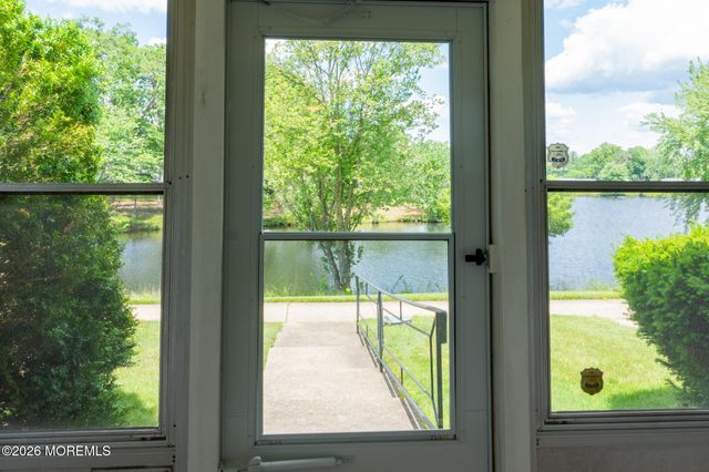 106C Edinburgh Lane, Lakewood, NJ 08701