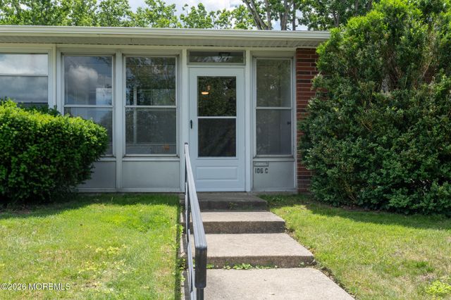 106C Edinburgh Lane, Lakewood, NJ 08701