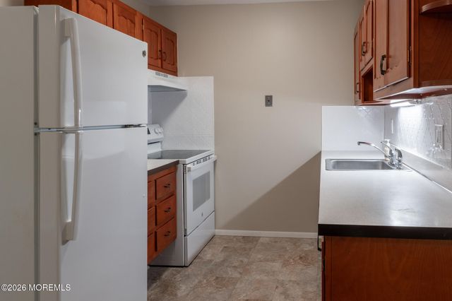 106C Edinburgh Lane, Lakewood, NJ 08701