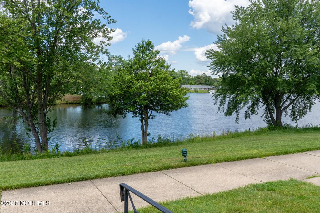 106C Edinburgh Lane, Lakewood, NJ 08701