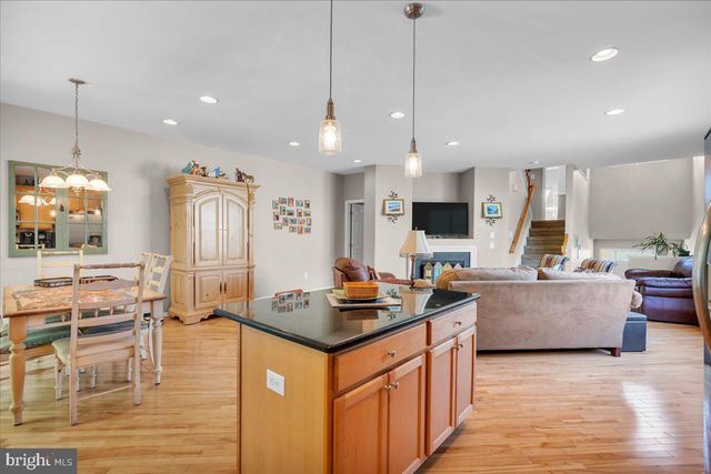 58 MEADOW CIR, Mays Landing, NJ 08330