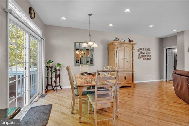 58 MEADOW CIR, Mays Landing, NJ 08330
