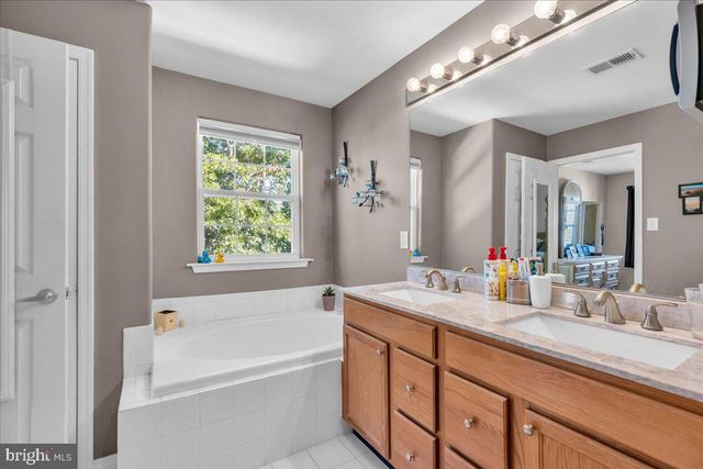 58 MEADOW CIR, Mays Landing, NJ 08330