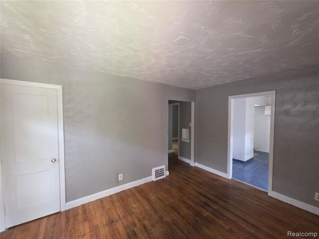16754 W Parkway Street, Detroit, MI 48219