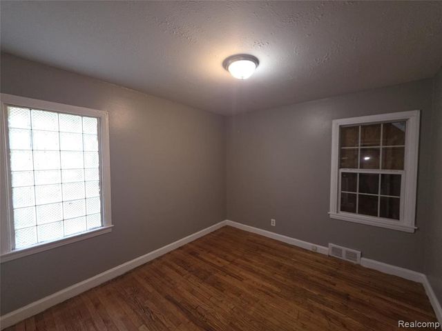 16754 W Parkway Street, Detroit, MI 48219
