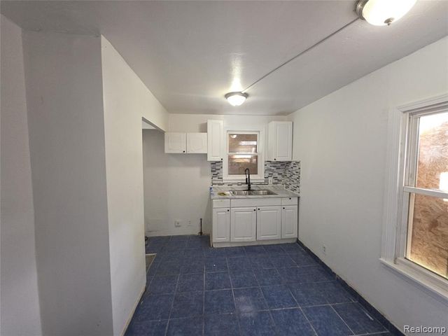 16754 W Parkway Street, Detroit, MI 48219