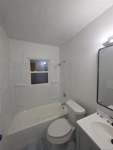 16754 W Parkway Street, Detroit, MI 48219