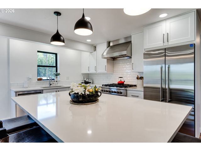 23681 SUTTLE Rd, Veneta, OR 97487