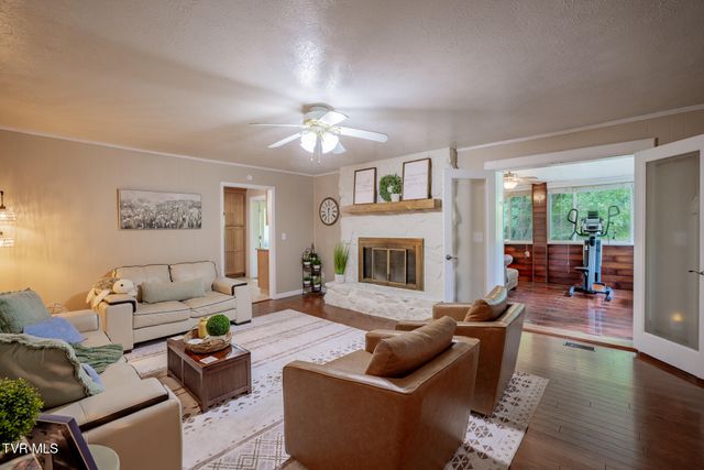 516 Bramblewood Drive, Mount Carmel, TN 37645