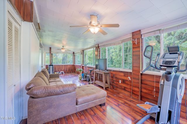 516 Bramblewood Drive, Mount Carmel, TN 37645