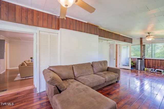 516 Bramblewood Drive, Mount Carmel, TN 37645