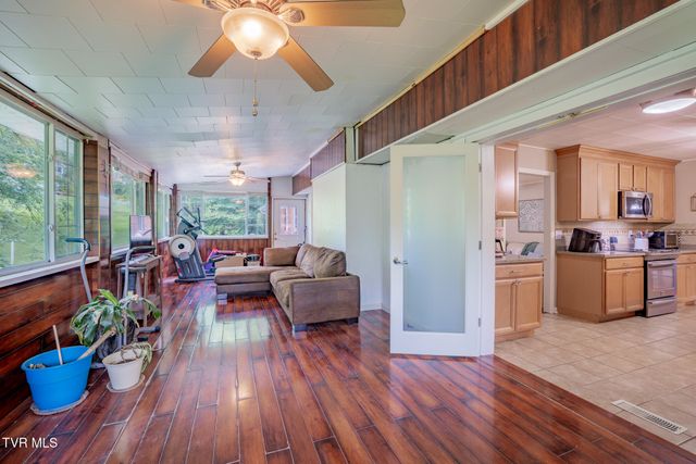 516 Bramblewood Drive, Mount Carmel, TN 37645