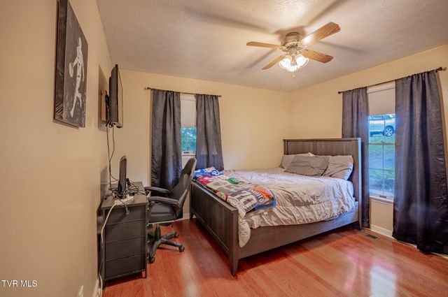 516 Bramblewood Drive, Mount Carmel, TN 37645