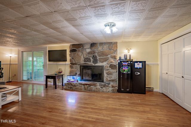516 Bramblewood Drive, Mount Carmel, TN 37645