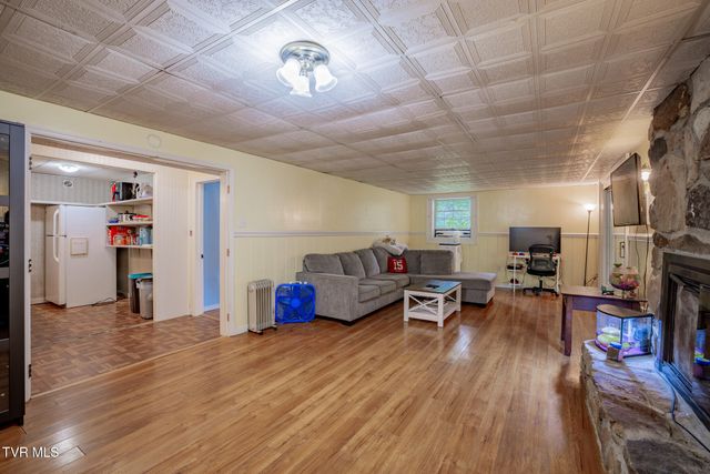 516 Bramblewood Drive, Mount Carmel, TN 37645