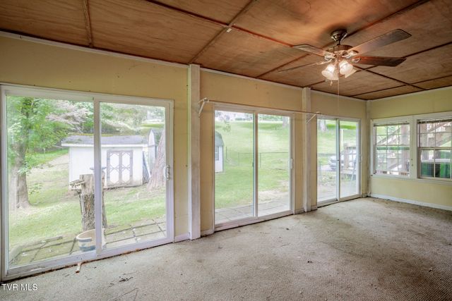 516 Bramblewood Drive, Mount Carmel, TN 37645