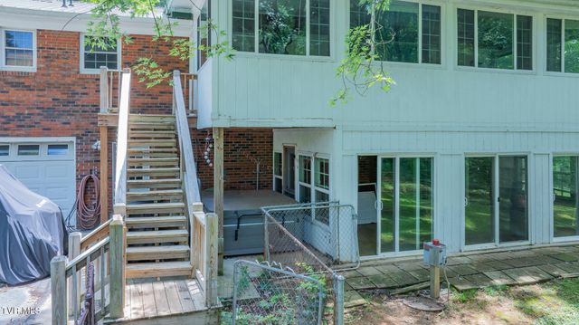 516 Bramblewood Drive, Mount Carmel, TN 37645
