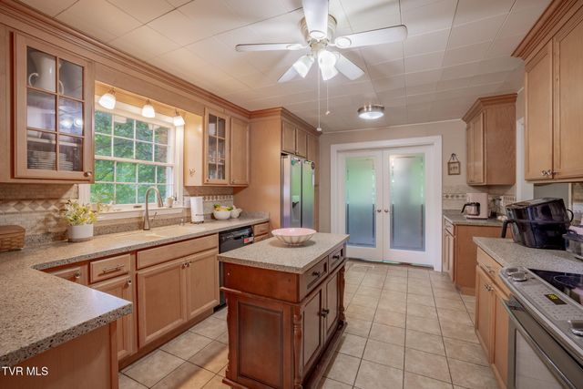 516 Bramblewood Drive, Mount Carmel, TN 37645