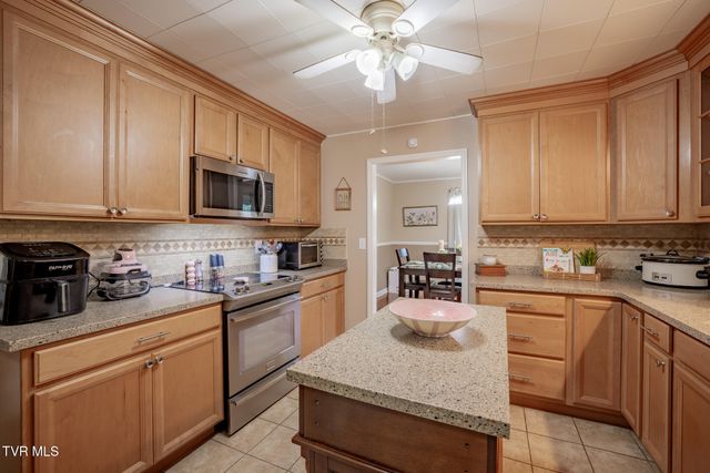 516 Bramblewood Drive, Mount Carmel, TN 37645