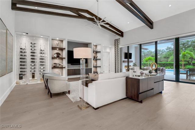 12 Banyan RD, Naples, FL 34108