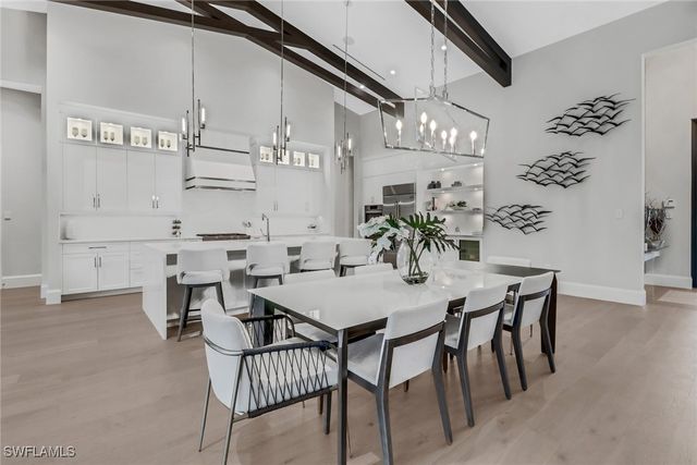 12 Banyan RD, Naples, FL 34108