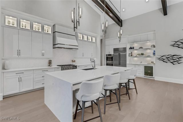 12 Banyan RD, Naples, FL 34108