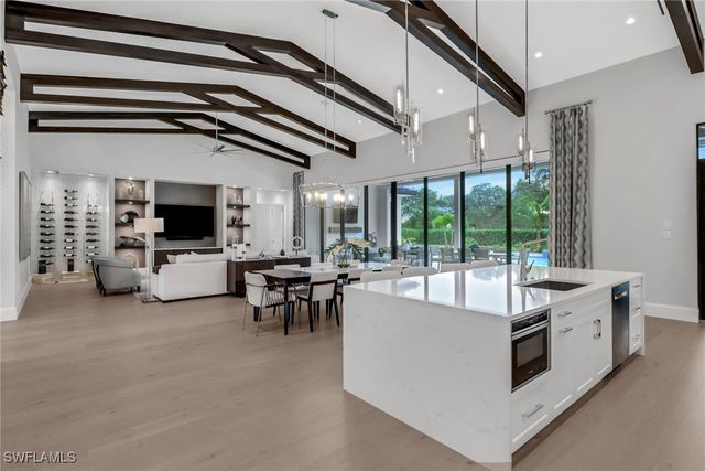 12 Banyan RD, Naples, FL 34108