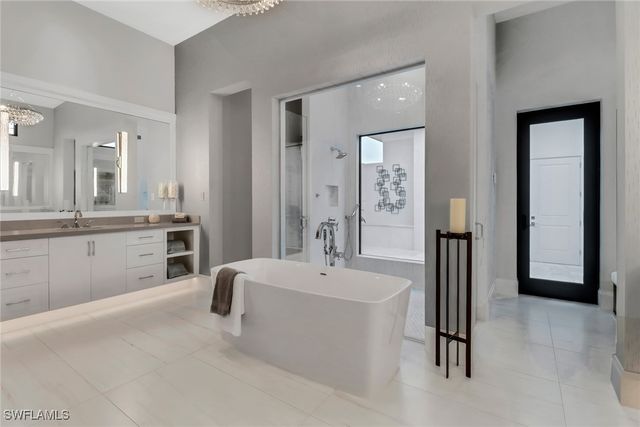 12 Banyan RD, Naples, FL 34108