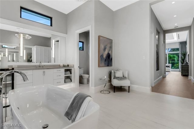 12 Banyan RD, Naples, FL 34108