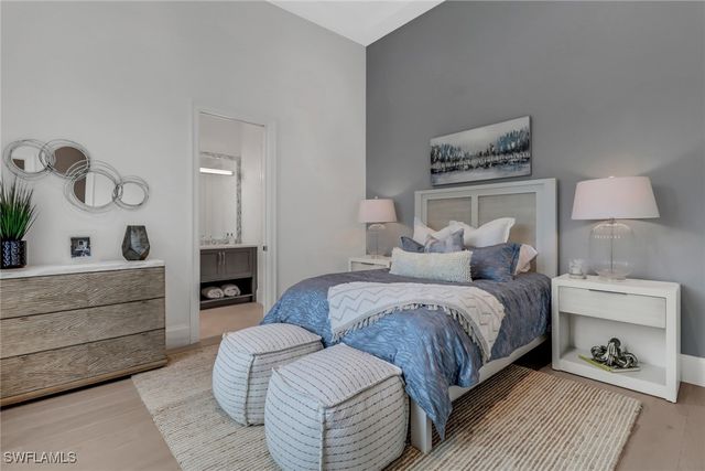 12 Banyan RD, Naples, FL 34108