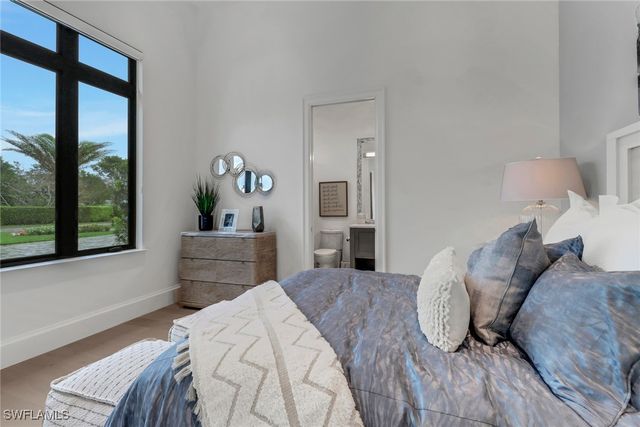 12 Banyan RD, Naples, FL 34108