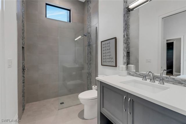 12 Banyan RD, Naples, FL 34108