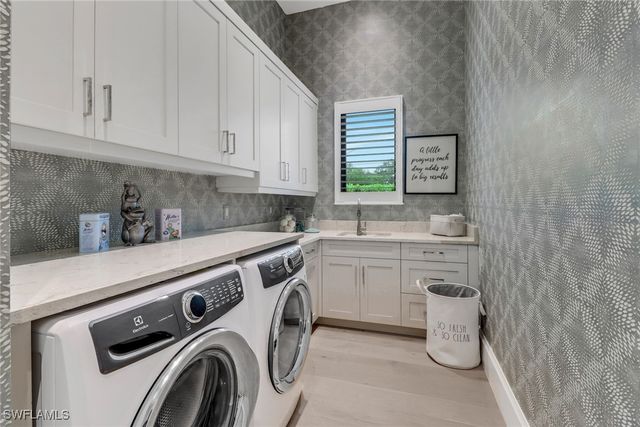 12 Banyan RD, Naples, FL 34108