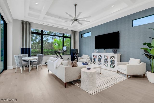 12 Banyan RD, Naples, FL 34108