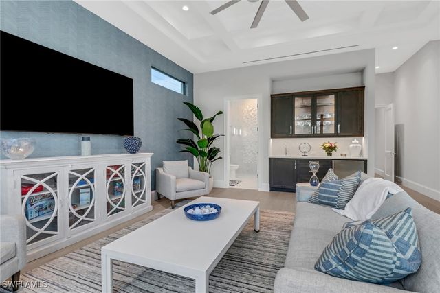 12 Banyan RD, Naples, FL 34108