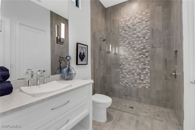 12 Banyan RD, Naples, FL 34108