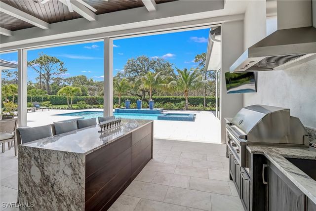 12 Banyan RD, Naples, FL 34108