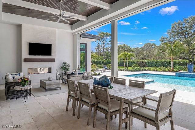 12 Banyan RD, Naples, FL 34108