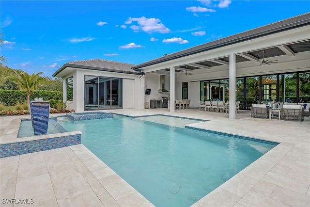 12 Banyan RD, Naples, FL 34108