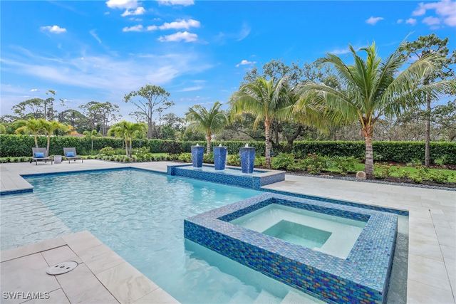 12 Banyan RD, Naples, FL 34108