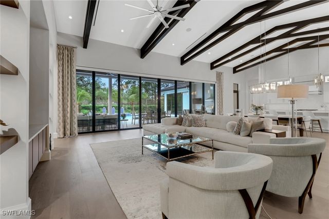 12 Banyan RD, Naples, FL 34108