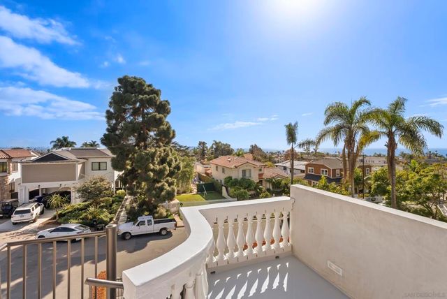 1028 Van Nuys St, San Diego, CA 92109